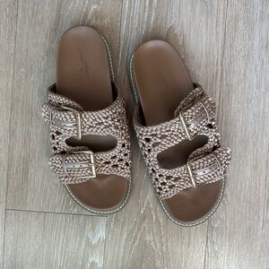 Universal Thread sandals. Great condition